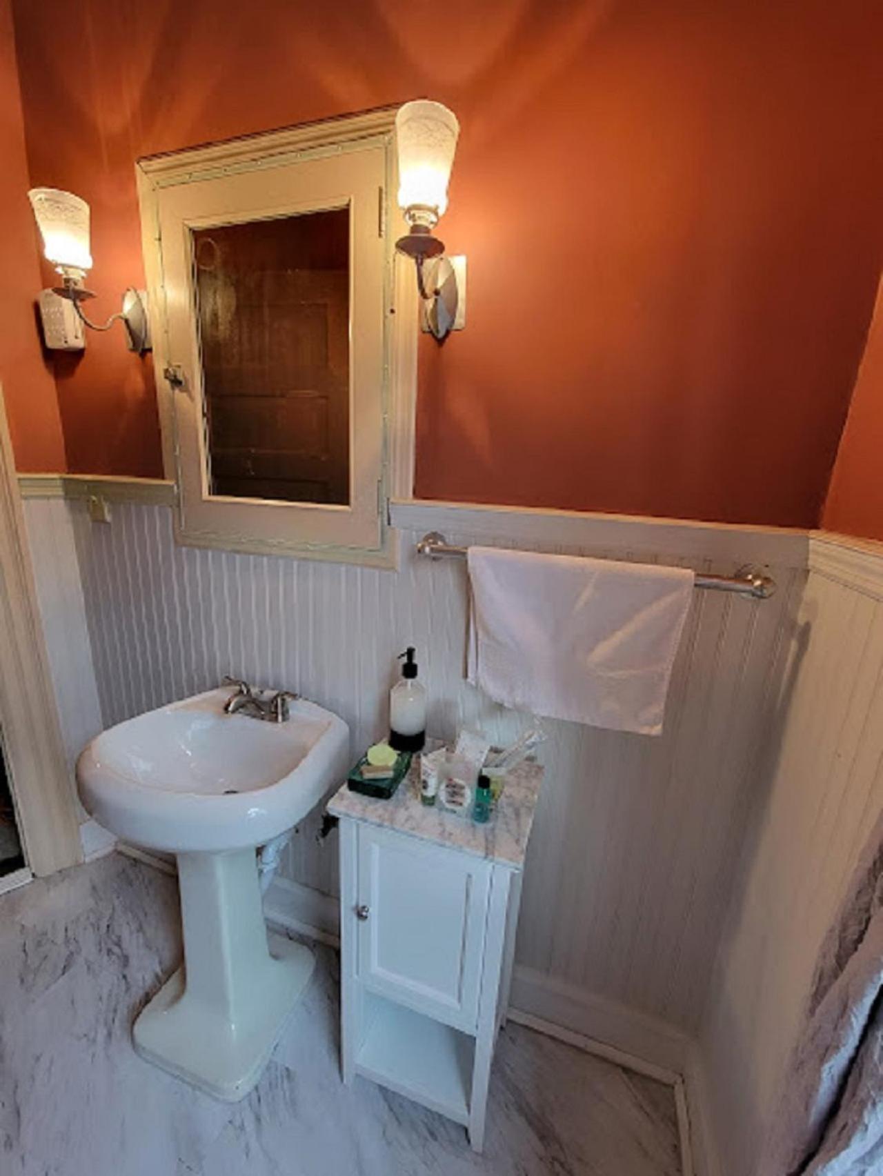 The Kings Throne Inn And Guest House Toledo Esterno foto